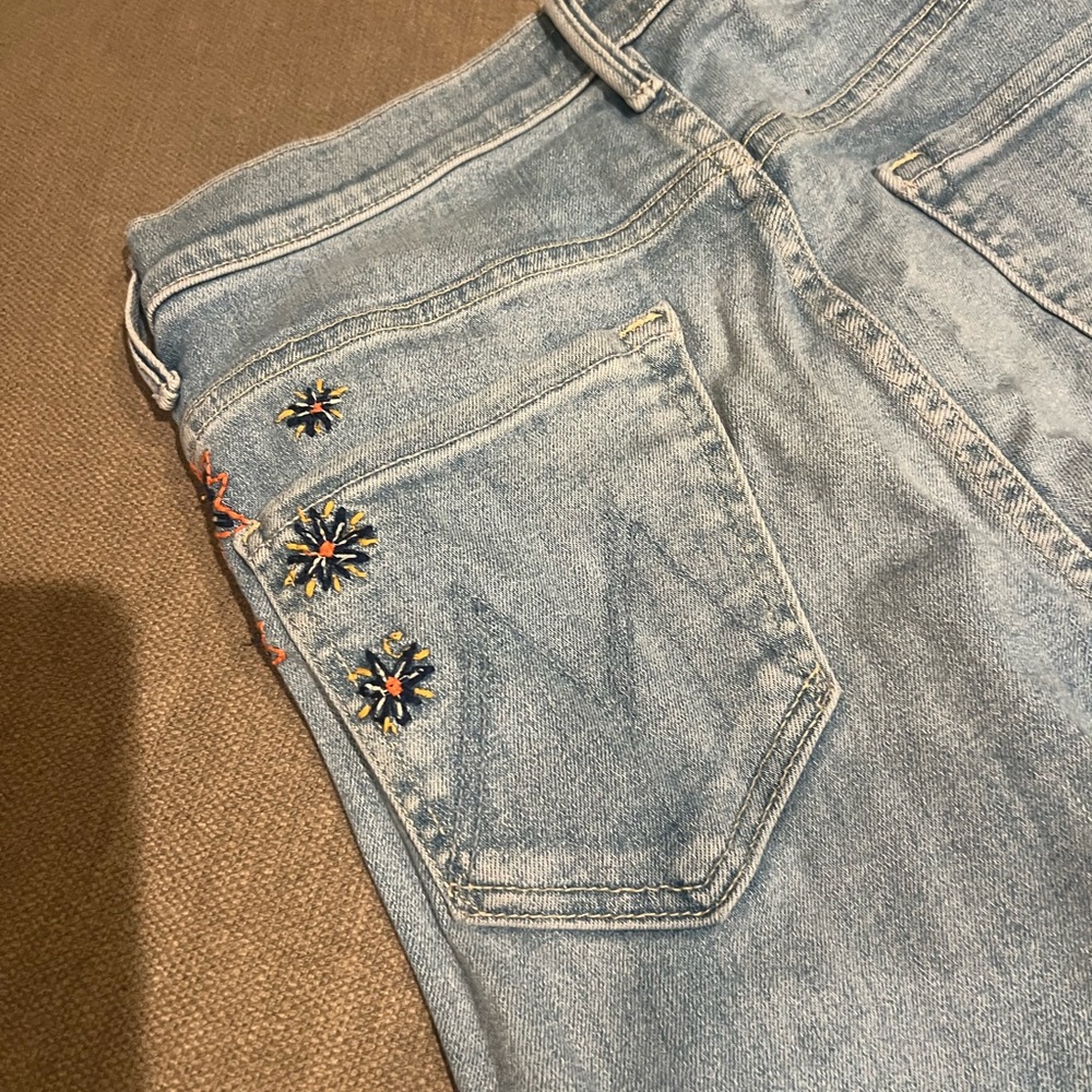 MOTHER Embroidered The Insider Crop Step Fray Crafty Side